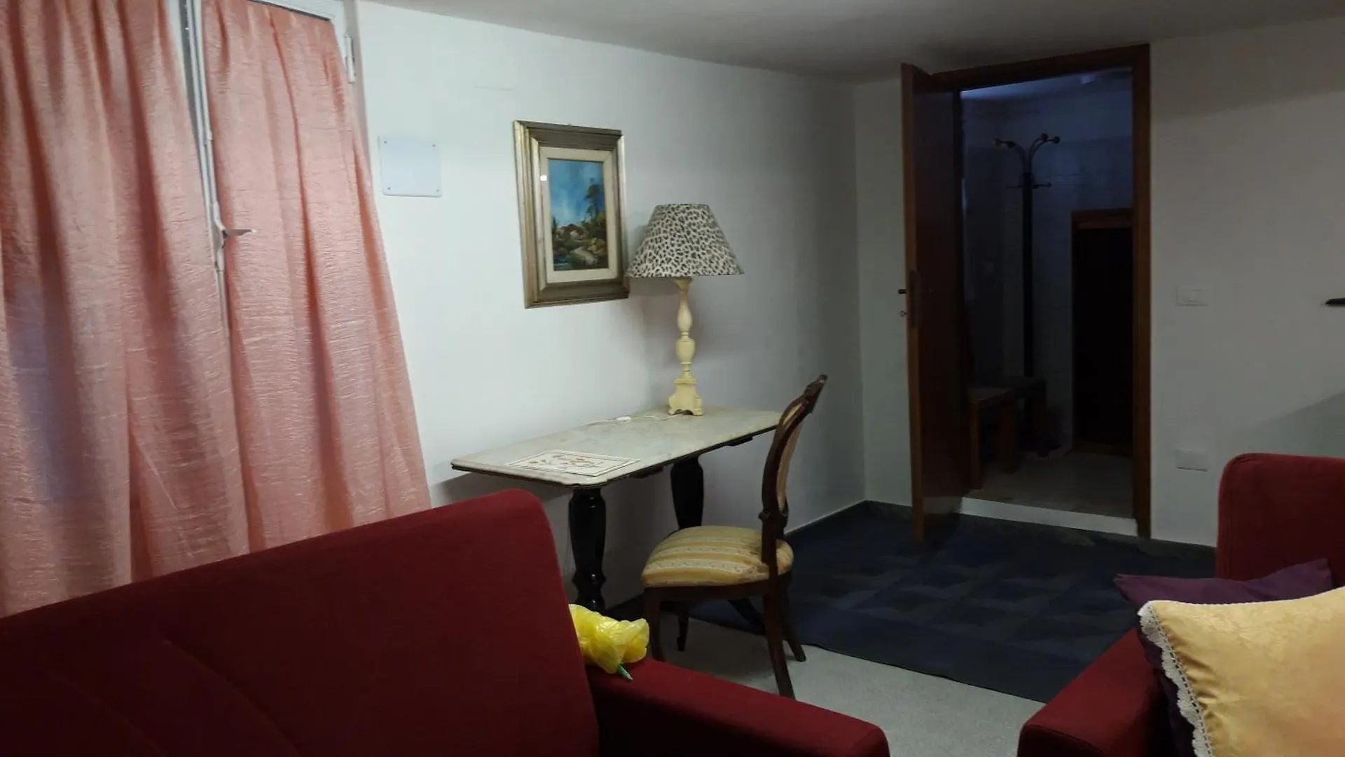 בית נופש הוילה סירמיונה Terry House